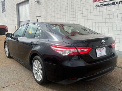 2018 Toyota Camry - Photo 2