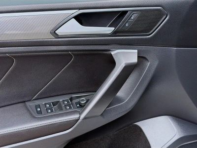 2023 Volkswagen Tiguan — photo 17 view