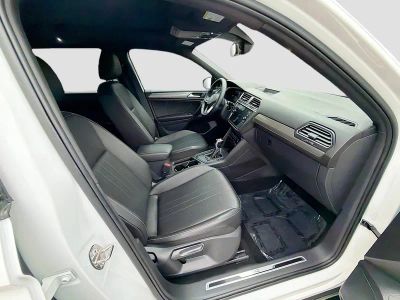 2023 Volkswagen Tiguan — photo 32 view