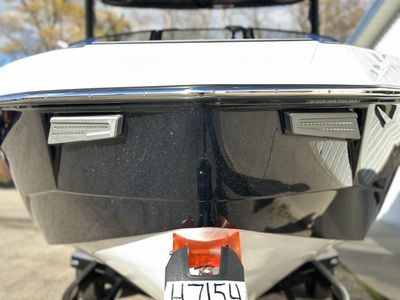 2025 Malibu Boats 25 LSV - Photo 10
