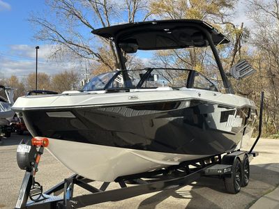2025 Malibu Boats 25 LSV - Photo 1