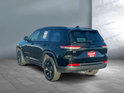 2023 Jeep Grand Cherokee - Photo 4