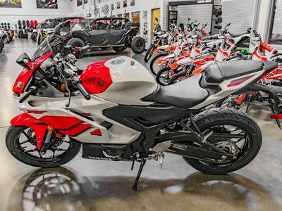 2026 Yamaha YZF-R3 - Photo 6