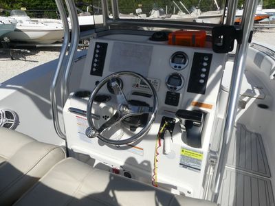 2021 Robalo R200 - Photo 8
