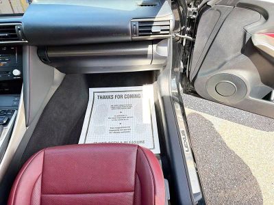 2018 Lexus IS — photo 16 view