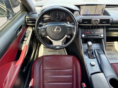 2018 Lexus IS — photo 15 view
