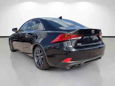 2018 Lexus IS — detail view