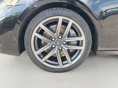2018 Lexus IS — photo 38 view