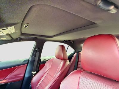 2018 Lexus IS — photo 25 view