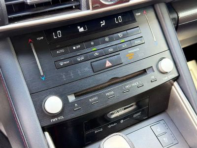 2018 Lexus IS — photo 32 view