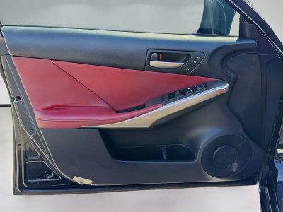 2018 Lexus IS — photo 20 view