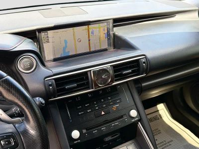 2018 Lexus IS — photo 26 view