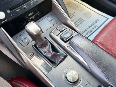 2018 Lexus IS — photo 27 view
