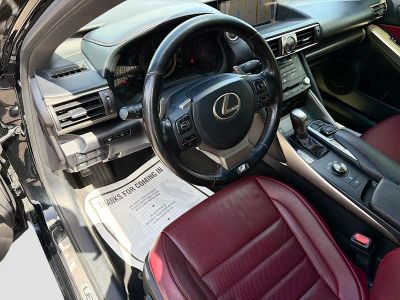 2018 Lexus IS — photo 24 view