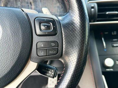 2018 Lexus IS — photo 36 view