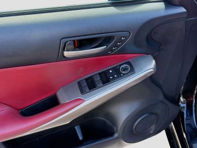 2018 Lexus IS — photo 21 view