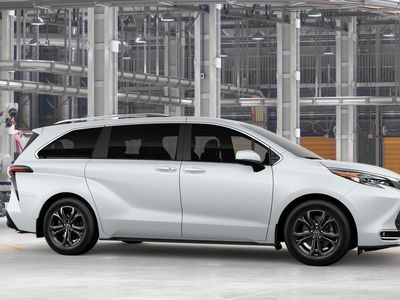 2026 Toyota Sienna — photo 13 view