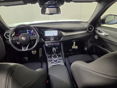 2025 Alfa Romeo Giulia — photo 19 view