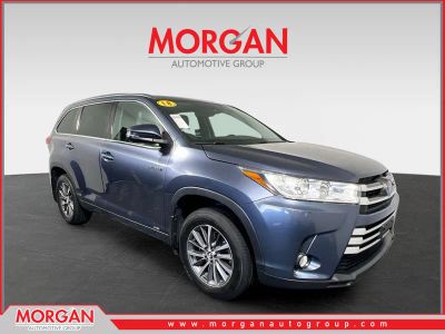 2018 Toyota Highlander Hybrid XLE in Shoreline Blue Pearl — front three-quarter view