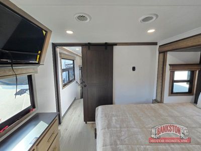 2026 Montana 3231CK - Photo 31