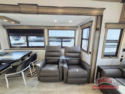 2026 Montana 3231CK - Photo 18
