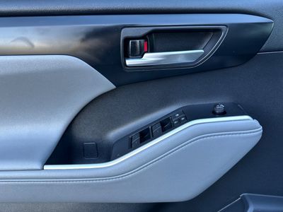 2020 Toyota Highlander - Photo 12