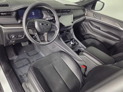 2026 Jeep Grand Cherokee — photo 12 view