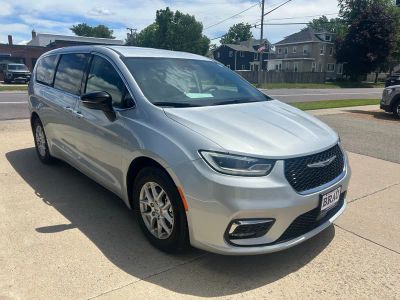 2024 Chrysler Pacifica — interior view