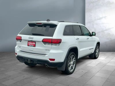 2021 Jeep Grand Cherokee — engine compartment view