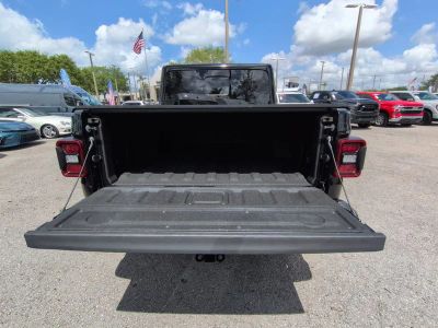 2020 Jeep Gladiator — photo 13 view