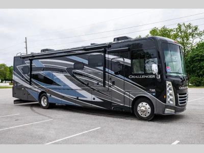 2022 Thor Motor Coach Challenger — front three-quarter view