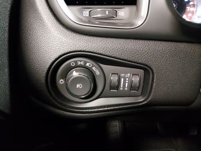2022 Jeep Renegade — photo 13 view