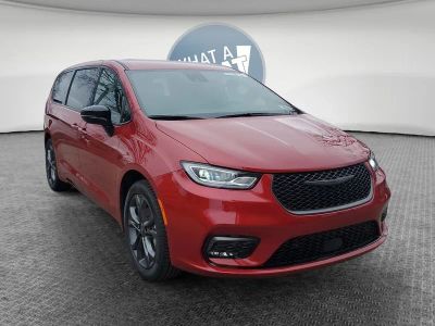 2026 Chrysler Pacifica PACIFICA SELECT in Red Hot Pearl-Coat Exterior Paint — front three-quarter view