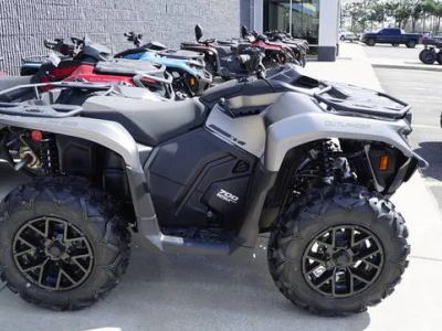 2026 Can-Am® Outlander XT 700 — front three-quarter view