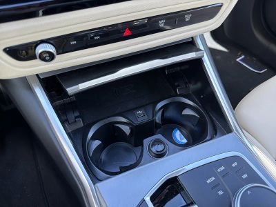 2025 BMW 3 Series — photo 32 view