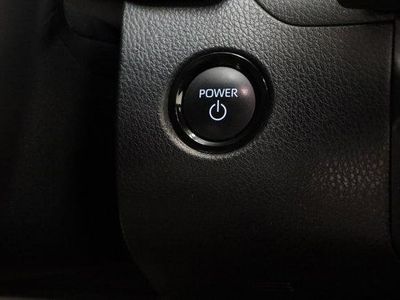 2025 Toyota Camry FWD - Photo 18