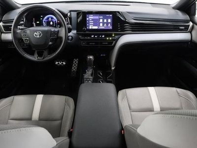 2025 Toyota Camry FWD - Photo 30