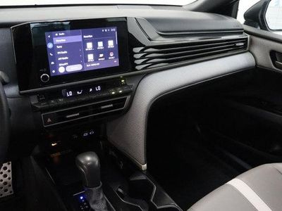 2025 Toyota Camry FWD - Photo 16