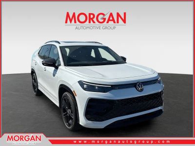 2026 Volkswagen Tiguan SE R-Line Black in White Pearl — front three-quarter view