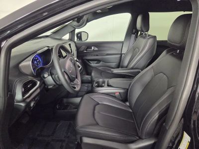 2026 Chrysler Pacifica — photo 9 view