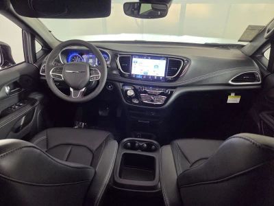 2026 Chrysler Pacifica — photo 23 view