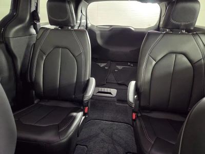 2026 Chrysler Pacifica — photo 18 view
