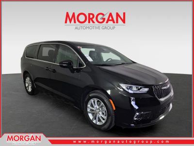 2026 Chrysler Pacifica Select in Black — front three-quarter view