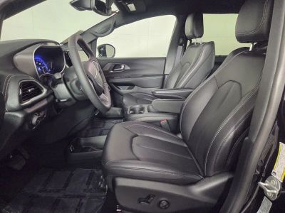 2026 Chrysler Pacifica — photo 10 view