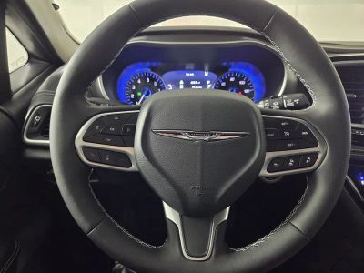 2026 Chrysler Pacifica — photo 15 view