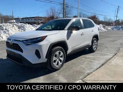 2024 Toyota RAV4 LE - Photo 10