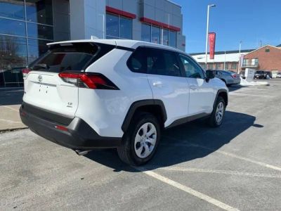 2024 Toyota RAV4 LE - Photo 5