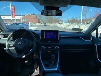 2024 Toyota RAV4 LE - Photo 17