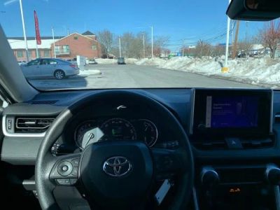 2024 Toyota RAV4 LE - Photo 18