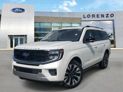 2025 Ford Expedition Platinum 4WD in Star White Metallic Tri-Coat — front three-quarter view